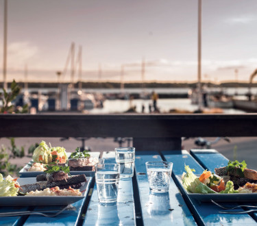Marina-Front Promenade Al Fresco